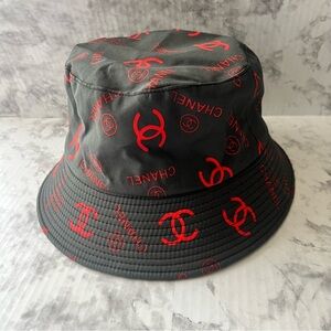 Black/Red/Gold reversible bucket hat (NWOT)